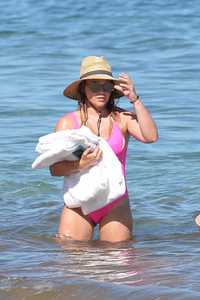 Hilary-Duff-in-Pink-Swimsuit-103.jpg