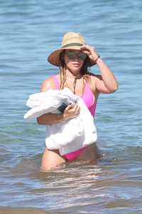 Hilary-Duff-in-Pink-Swimsuit-104.jpg