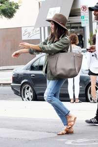 Jenna-Dewan-Tatum--Out-and-about-in-Sherman-Oaks--12.jpg