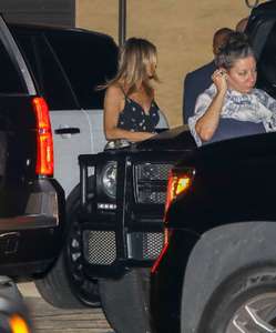 Jennifer-Aniston-at-Nobu-in-LA--02.thumb.jpg.f2c3a2e9166d5d1ef5d6934df75f77d0.jpg