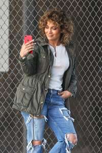 Jennifer-Lopez--on-set-of-Shades-Of-Blue-in-New-York--02.jpg