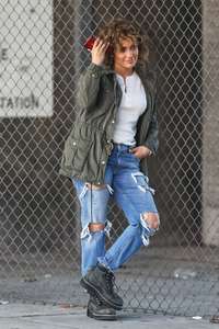 Jennifer-Lopez--on-set-of-Shades-Of-Blue-in-New-York--07.jpg