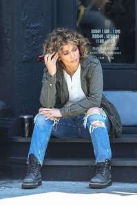Jennifer-Lopez--on-set-of-Shades-Of-Blue-in-New-York--09.jpg