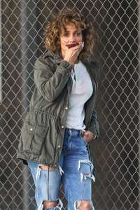 Jennifer-Lopez--on-set-of-Shades-Of-Blue-in-New-York--11.jpg