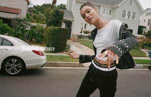 Juicy-Couture-fall-2017-ad-campaign-the-impression-05.thumb.jpg.af886dcacfa22a75f9be9533ad9bf950.jpg