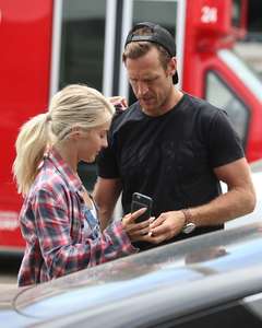 Julianne-Hough-at-LAX-Airport--05.jpg