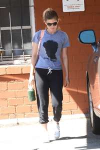 Kate-Mara-Leaves-Ballet-Bodies-Studio--06.jpg