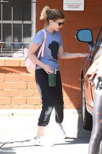 Kate-Mara-Leaves-Ballet-Bodies-Studio--10.jpg