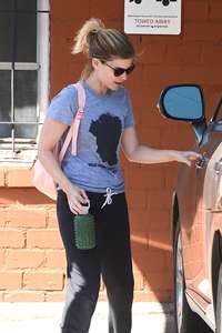 Kate-Mara-Leaves-Ballet-Bodies-Studio--11.jpg