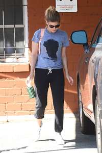 Kate-Mara-Leaves-Ballet-Bodies-Studio--18.jpg