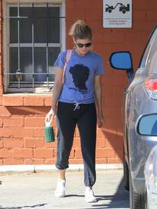 Kate-Mara-Leaves-Ballet-Bodies-Studio--19.jpg