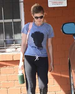 Kate-Mara-Leaves-Ballet-Bodies-Studio--20.jpg