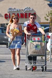 Kate-Mara-and-Jamie-Bell-out-in-Los-Angeles--04.jpg