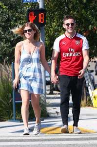 Kate-Mara-and-Jamie-Bell-out-in-Los-Angeles--05.jpg