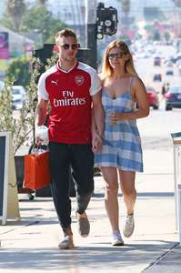 Kate-Mara-and-Jamie-Bell-out-in-Los-Angeles--07.jpg