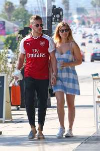 Kate-Mara-and-Jamie-Bell-out-in-Los-Angeles--09.jpg