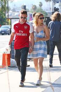 Kate-Mara-and-Jamie-Bell-out-in-Los-Angeles--20.jpg