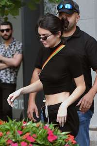 Kendall-Jenner--Leaving-an-residential-building-with-her-boyfriend--02.jpg