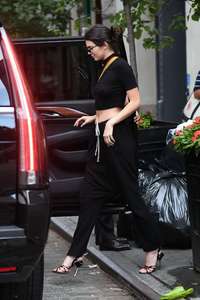 Kendall-Jenner--Leaving-an-residential-building-with-her-boyfriend--08.jpg