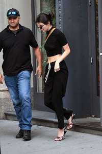 Kendall-Jenner--Leaving-an-residential-building-with-her-boyfriend--10.jpg