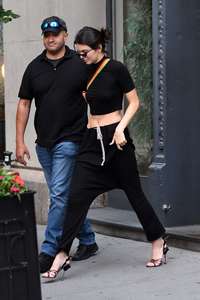 Kendall-Jenner--Leaving-an-residential-building-with-her-boyfriend--12.jpg