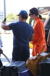 Kendall-Jenner-at-JFK-Airport--09.jpg