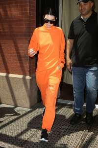 Kendall-Jenner-in-Orange-Leaving-her-hotel--02.jpg