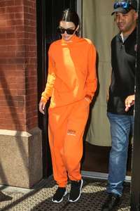 Kendall-Jenner-in-Orange-Leaving-her-hotel--06.jpg