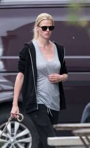 Lara-Stone-out-in-North-London--05.jpg