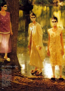 Leibovitz_Vogue_US_September_1997_05.thumb.jpg.2e163a3daf176bedfda29c3d2dc29337.jpg