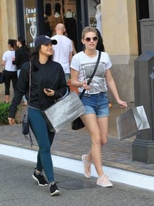 Lili-Reinhart-and-Camila-Mendes--Shopping-at-The-Grove--05.thumb.jpg.3cd0aa0c382bdfae90defee79d315e18.jpg