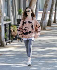Lily-Collins-in-Tights-after-the-workout--01.jpg