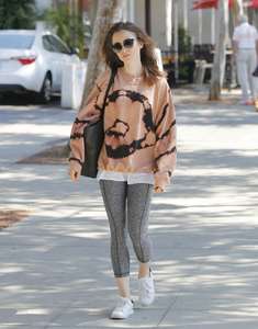 Lily-Collins-in-Tights-after-the-workout--04.jpg