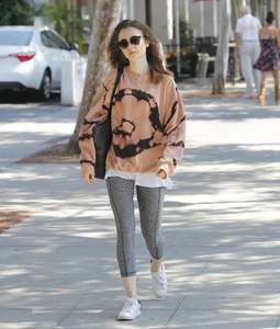 Lily-Collins-in-Tights-after-the-workout--05.jpg