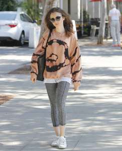 Lily-Collins-in-Tights-after-the-workout--06.jpg