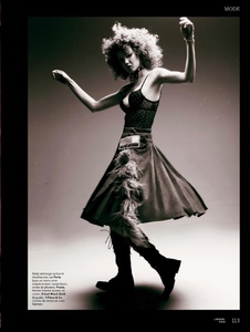 Lindsey-Wixson-Curly-Hair-LOfficiel-Switzerland-Summer-2017-Editorial03.thumb.jpg.e71bbc46a9fd2cabdcccbb8c58aa0064.jpg