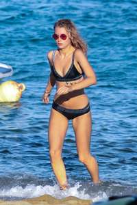 Lottie-Moss-in-Bikini-2017--09.jpg