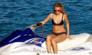 Lottie-Moss-in-Bikini-2017--13.jpg