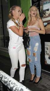 Lottie-Moss-in-Ripprd-Jeans--07.jpg