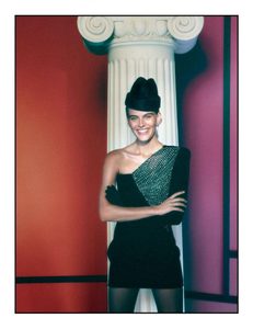 Madison-Headrick-by-David-Sims-for-Vogue-Paris-September-2017-4-760x985.thumb.jpg.a62a7599c7cbb66d674e3baeac1bd94d.jpg