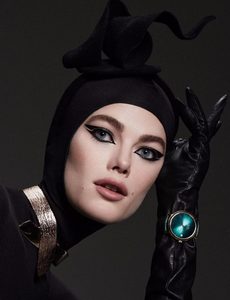 Mathilde-Brok-Brandi-by-Daniel-Clavero-for-Vogue-Ukraine-September-2017-4-760x990.thumb.jpg.68c4ec042421b496088e3f864dd3e695.jpg