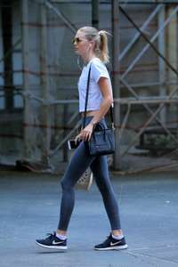 Megan-Williams--walks-home-from-the-gym--03.thumb.jpg.2f9f41bb97894fe27e842e2a395533d3.jpg