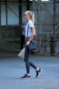 Megan-Williams--walks-home-from-the-gym--04.thumb.jpg.ec5fdb1b0ec3aea8e87a3e41a9254637.jpg