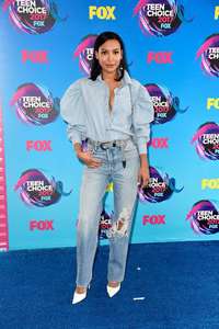 Naya-Rivera--2017-Teen-Choice-Awards--01.thumb.jpg.51952f98bb88d62772a0351ce6c418f5.jpg