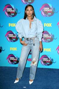 Naya-Rivera--2017-Teen-Choice-Awards--02.thumb.jpg.eef0dd2214e26d7339e9778a78103238.jpg