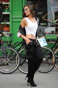 Olivia-Culpo--Leaving-a-photoshoot-for-DSW--11.jpg
