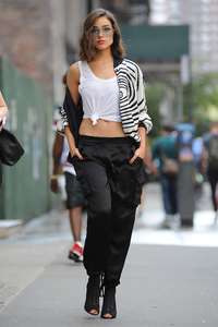 Olivia-Culpo--Leaving-a-photoshoot-for-DSW--13.jpg