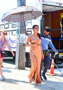 Priyanka-Chopra-on-the-set-of-Isnt-It-Romantic--07.jpg