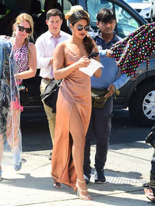 Priyanka-Chopra-on-the-set-of-Isnt-It-Romantic--09.jpg