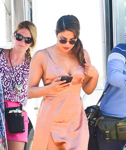 Priyanka-Chopra-on-the-set-of-Isnt-It-Romantic--16.jpg